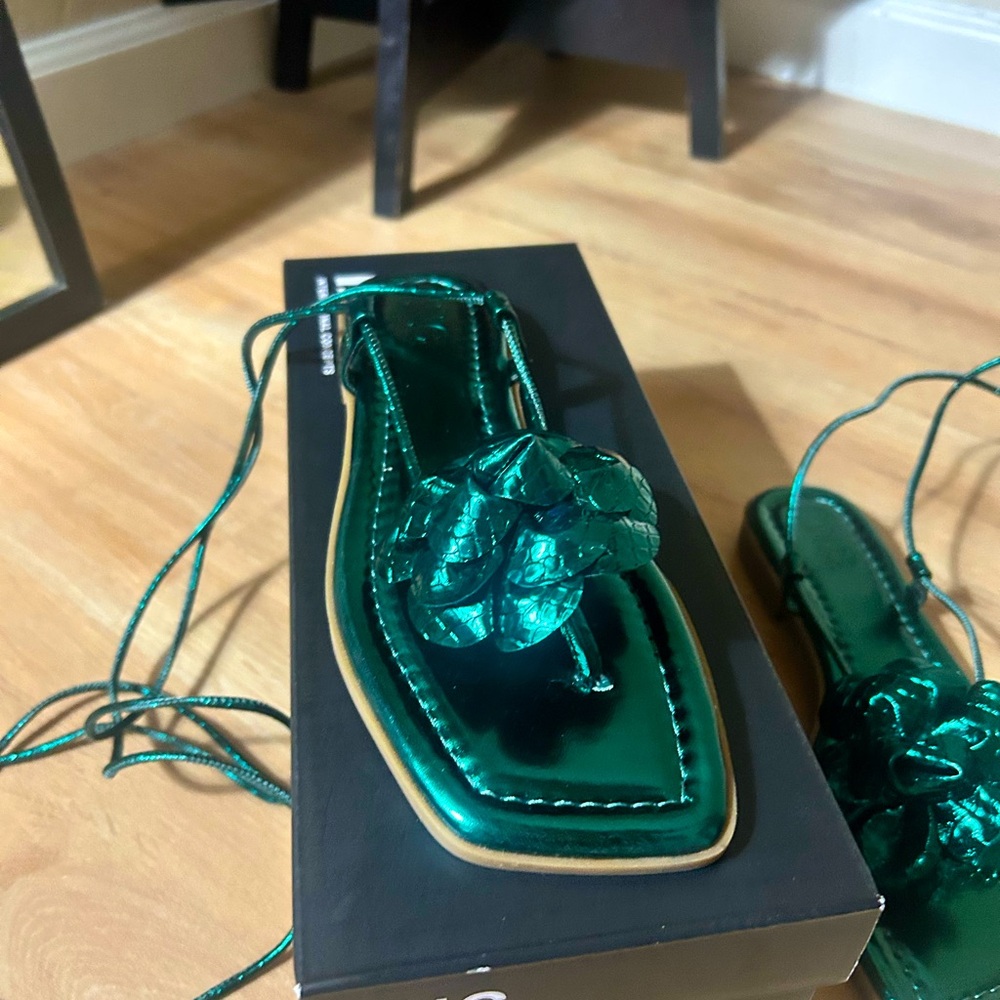I.N.C metallic green wrap around sandal with flower detail. Sz 7